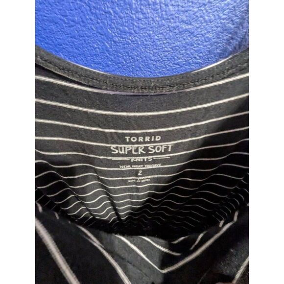 Sz 2 Torrid Super Soft Pinstripe Romper - Picture 3 of 6